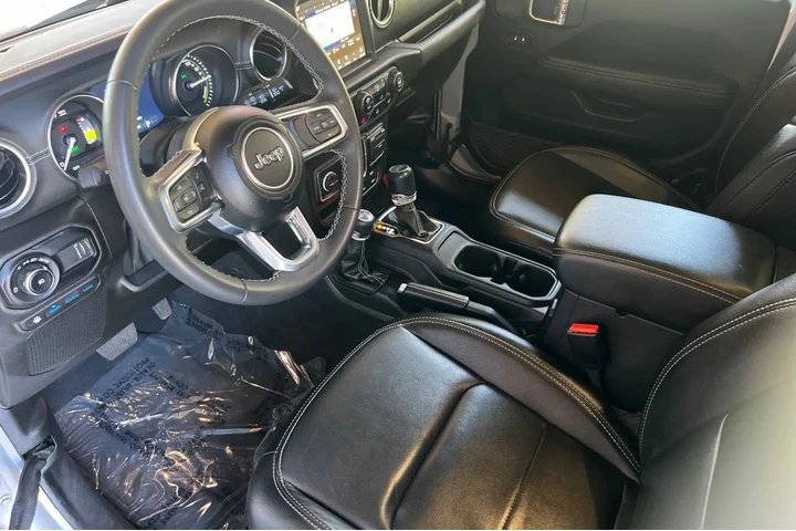 $27588 : Jeep Wrangler 2023 4x4 Sahar image 10