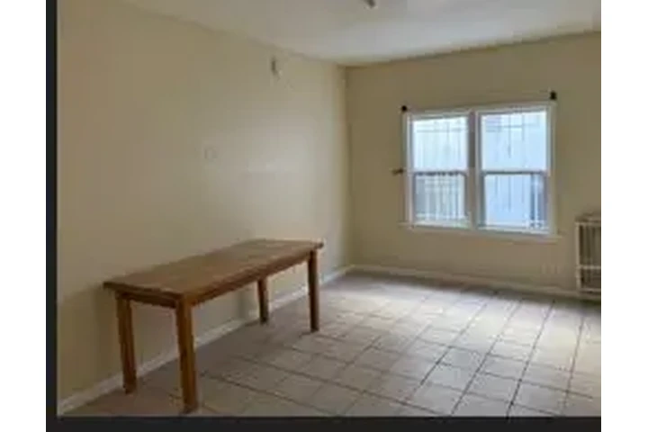 $1795 : HAWTHORNE Y INGLEWOOD A image 4