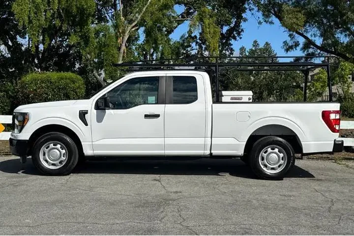 $37985 : Ford F-150 2023 4x2 XL 4dr S image 8