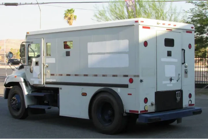 $15995 : 2008 Hino 268 image 6