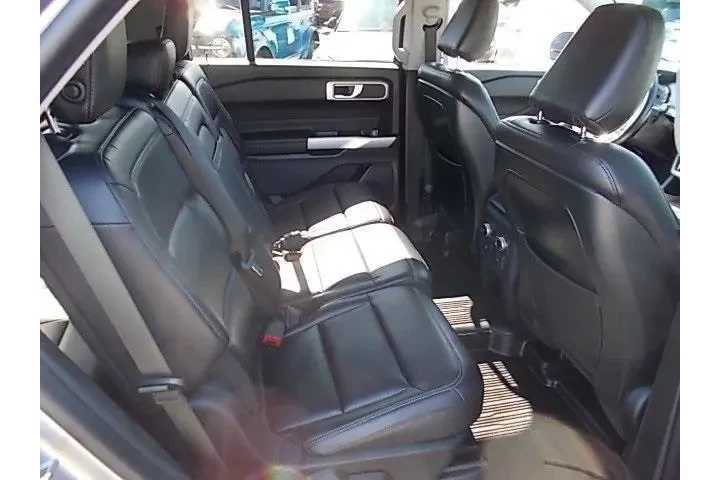 $31996 : Ford Explorer 2022 AWD XLT 4 image 5