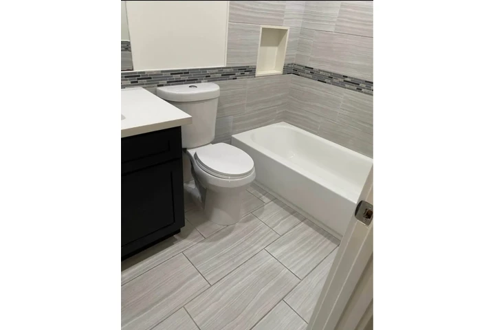 $1050 : Rento Cuatro con Baño Comparti image 3