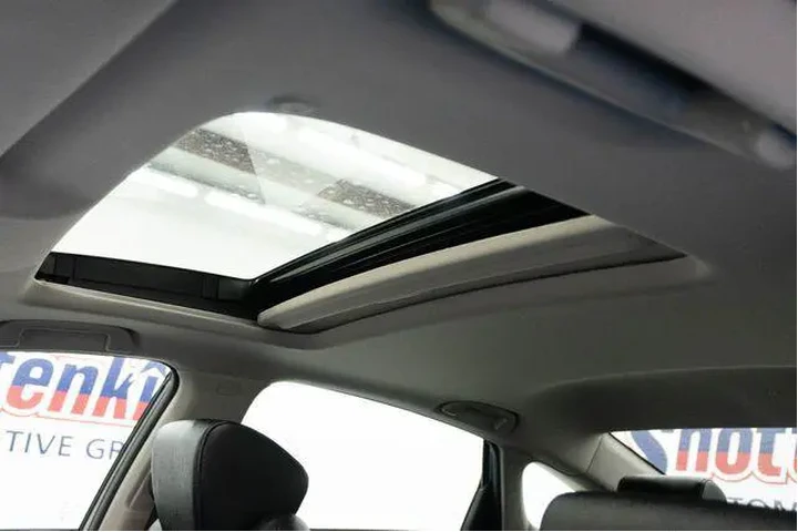 $26996 : Honda Accord 2020 Touring 4d image 4