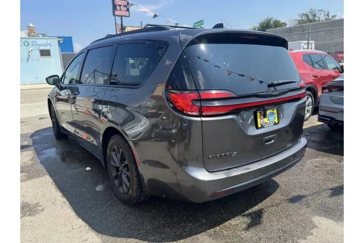 $20995 : 2021 Pacifica Touring L image 8