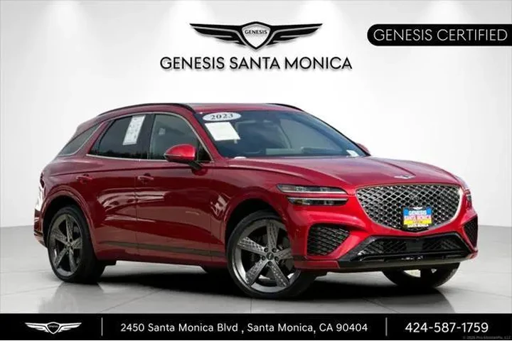 $37558 : Genesis GV70 2023 AWD 2.5T S image 1