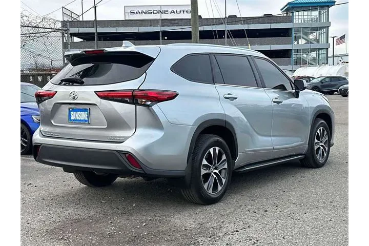 $35959 : Toyota Highlander 2023 AWD X image 4