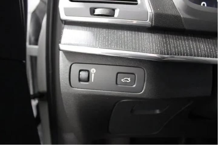 $22985 : Volvo XC90 2020 AWD T6 Momen image 7