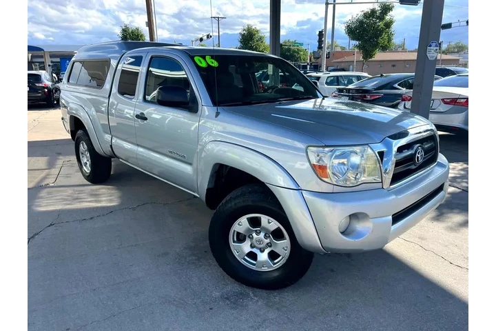 2006 Tacoma PreRunner Access image 3