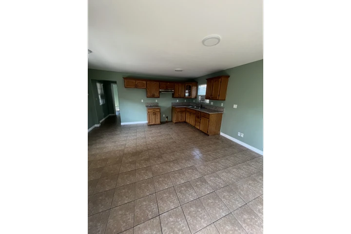 $2300 : Unidad: 2 recamaras, 1 baño image 2