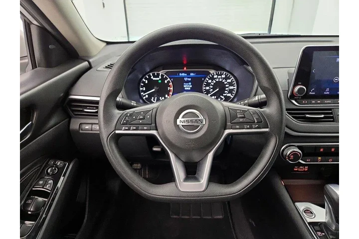 $17998 : Nissan Altima 2021 2.5 SV 4d image 10