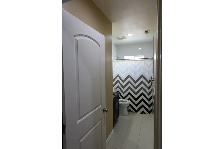 $800 : Beautiful Home...Los Angeles image 6