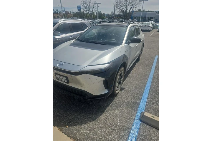 $22148 : Toyota bZ4X 2024 XLE 4dr Cro image 1