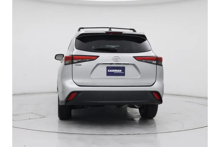 $29998 : Toyota Highlander 2022 LE 4d image 6
