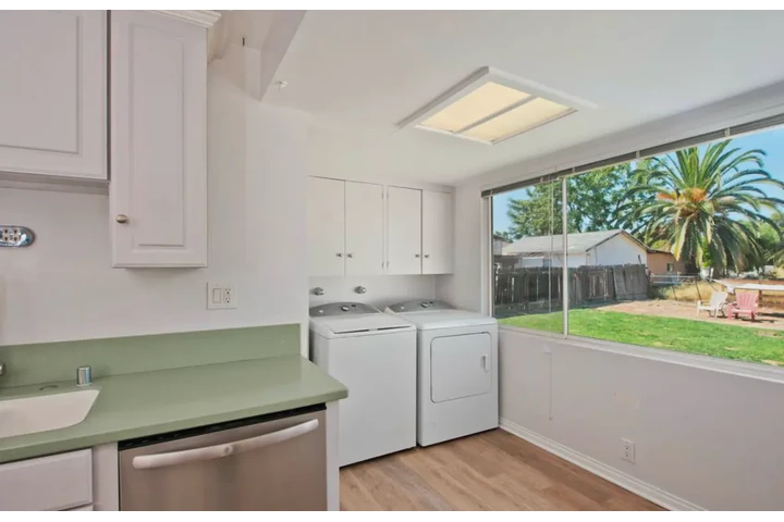 $2400 : 3 Bedroom House  in Lynwood image 5