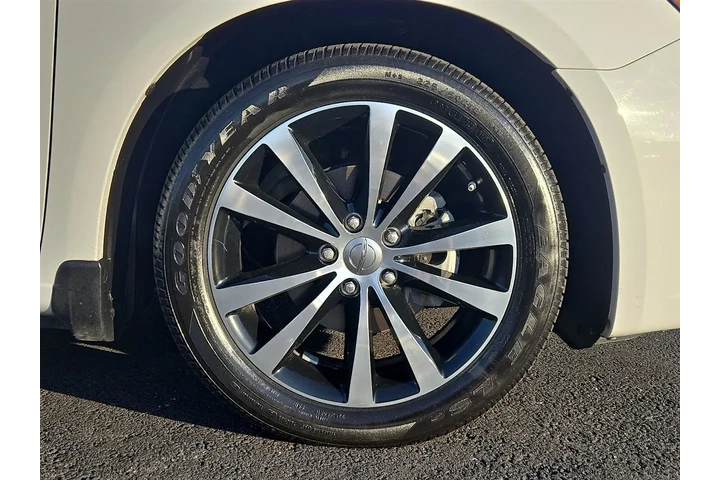 $11900 : 2014 200 Touring image 9