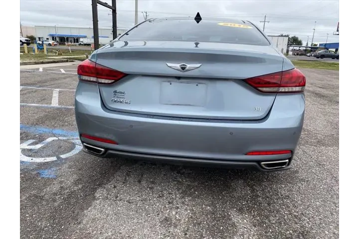 $13666 : Hyundai Genesis 2015 3.8L 4d image 4