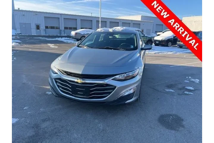 $17050 : Chevrolet Malibu 2023 LT 4dr image 4