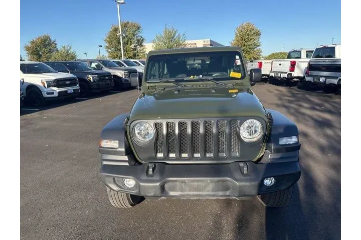 $27500 : Jeep Wrangler 2023 4x4 Sport image 2