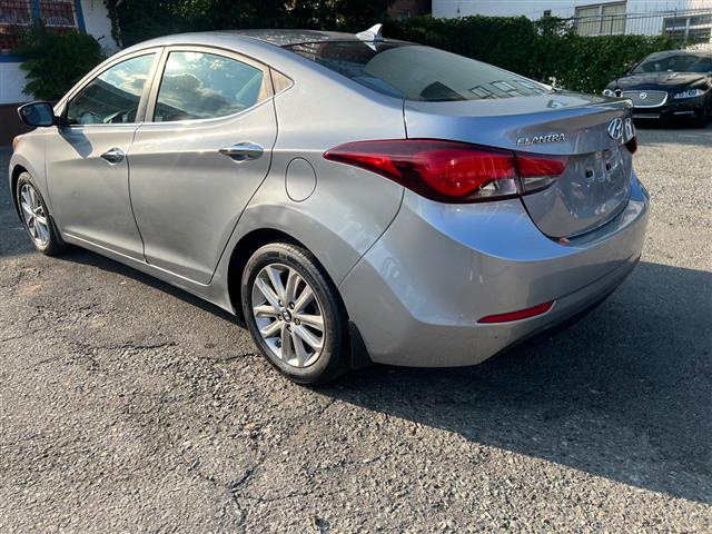 2015 Elantra SE image 4