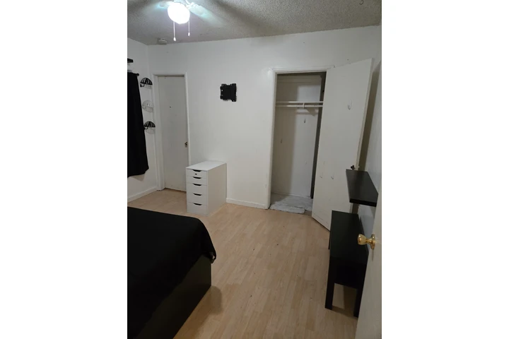 $780 : Cuarto en Compton image 2
