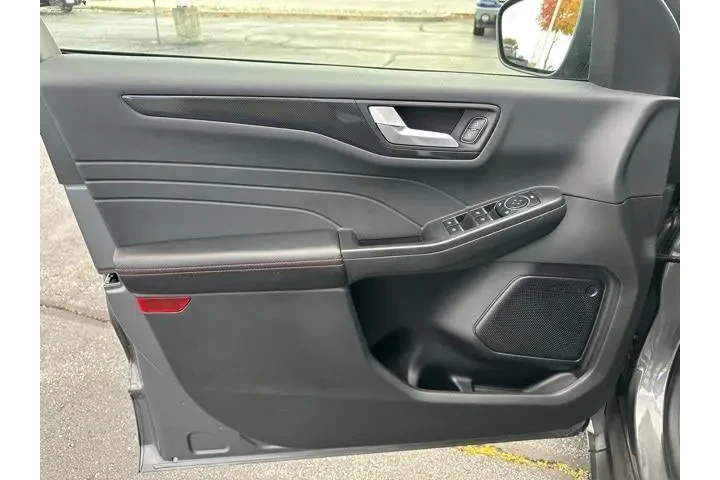 $25900 : Ford Escape 2023 AWD ST-Line image 7