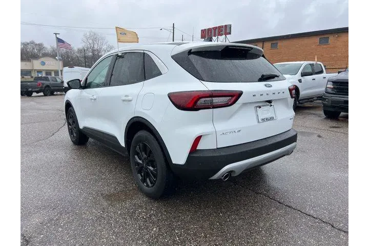 $23365 : Ford Escape 2024 AWD Active image 6