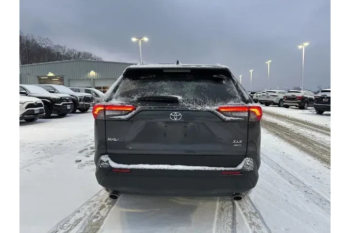 $32335 : Toyota RAV4 2025 AWD XLE 4dr image 6