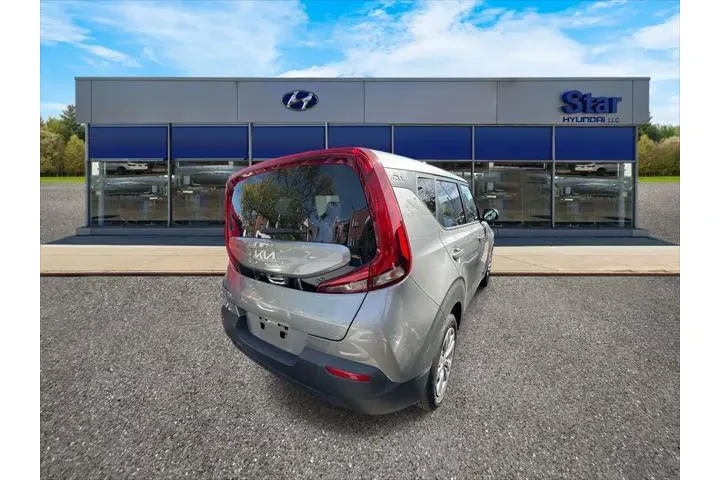 $17699 : Kia Soul 2022 LX 4dr Crossov image 2