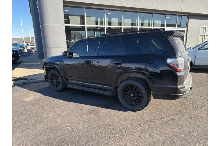 $39995 : Toyota 4Runner 2021 AWD Nigh image 9