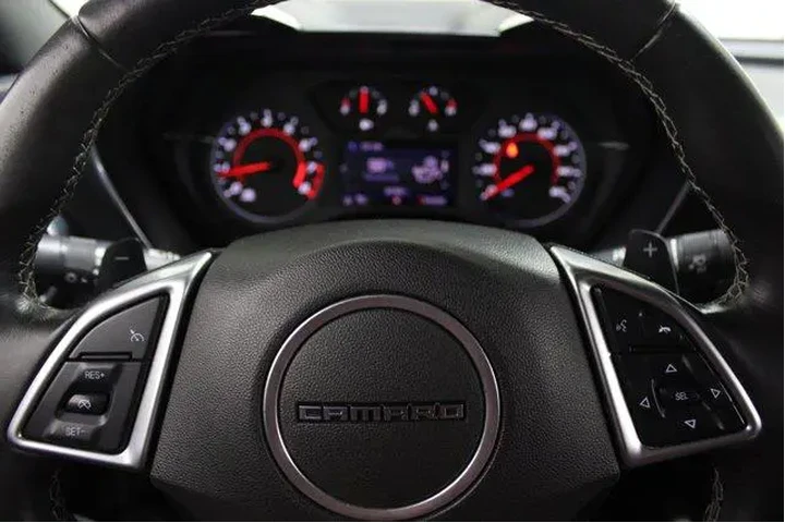 $25988 : Chevrolet Camaro 2020 LT 2dr image 8