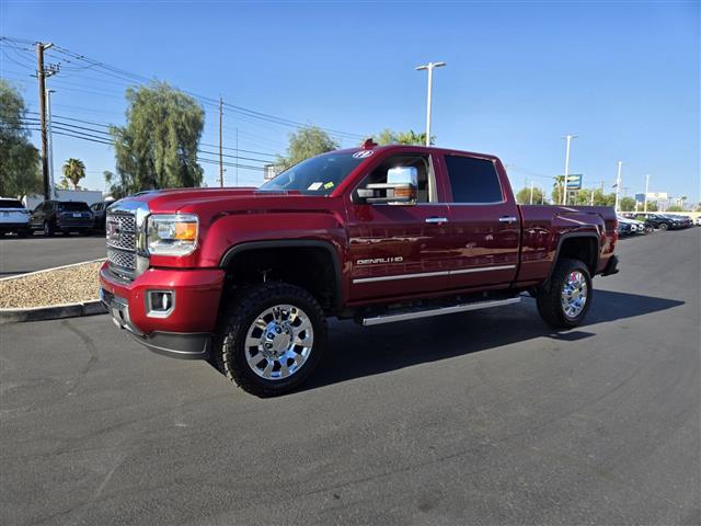 $55988 : Pre-Owned 2019 Sierra 2500HD image 2