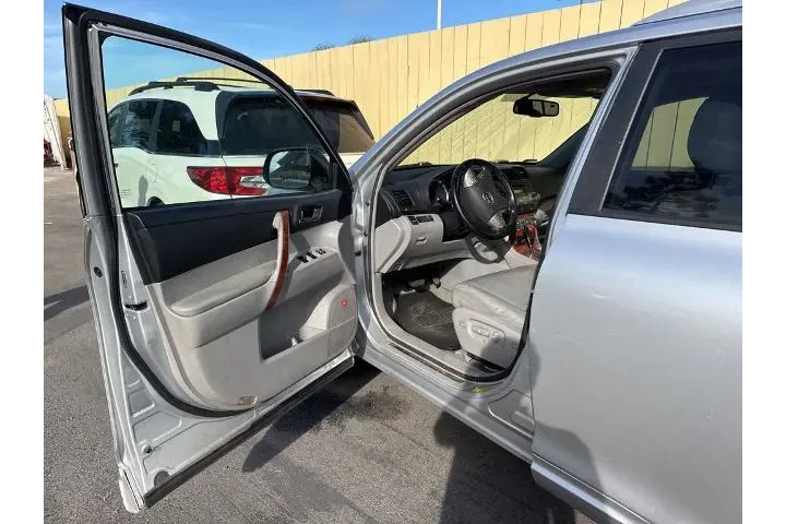 $9000 : Toyota Highlander 2009 Limit image 4