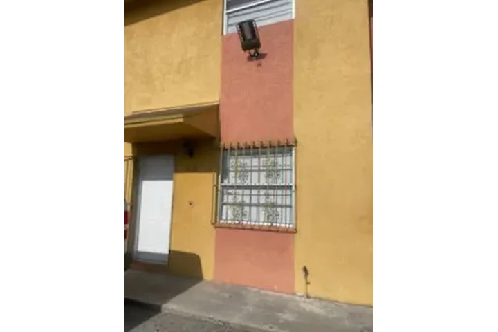 $2 : Se renta town house image 9