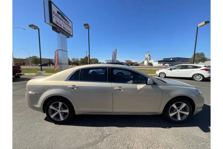 2011 Malibu LT image 3