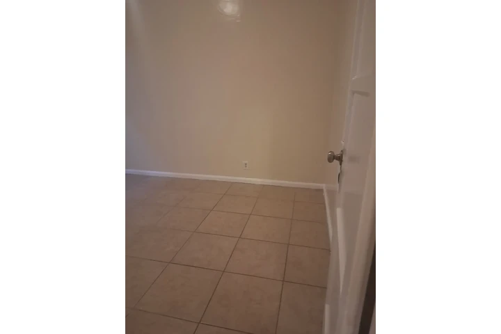 $1650 : 1 bedroom, 1st floor, large un image 5