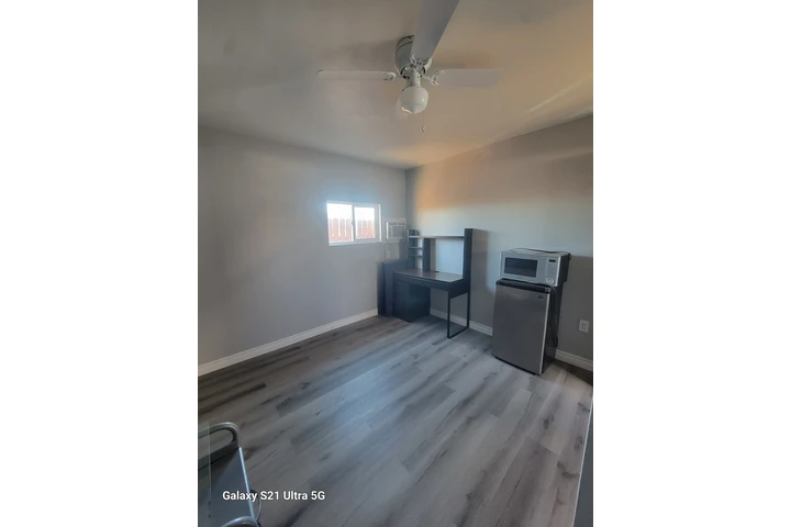 $550 : SE RENTA CUARTO image 2