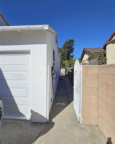 $2375 : Beautiful 3bedroom house In LA image 2