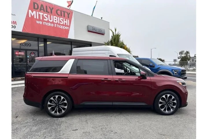 $33388 : Kia Carnival 2023 EX 4dr Min image 9