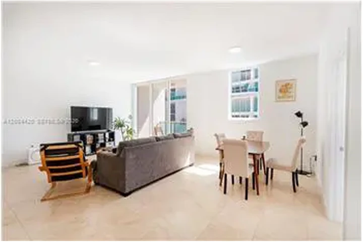$6000 : Rental property with 3 bedro image 3