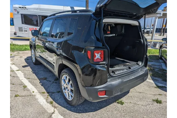 $14000 : 2020 Renegade Latitude image 6