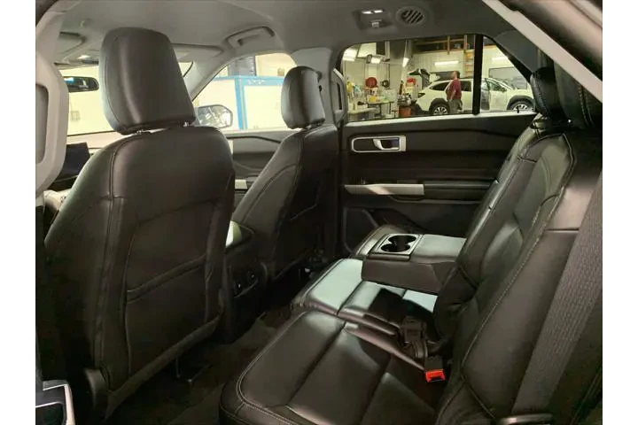 $32950 : Ford Explorer 2023 AWD XLT 4 image 9