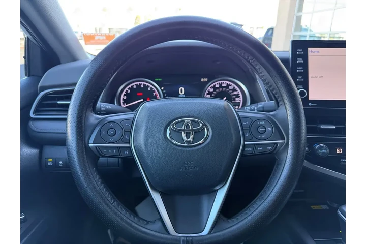 Toyota Camry 2024 XLE 4dr Se image 9