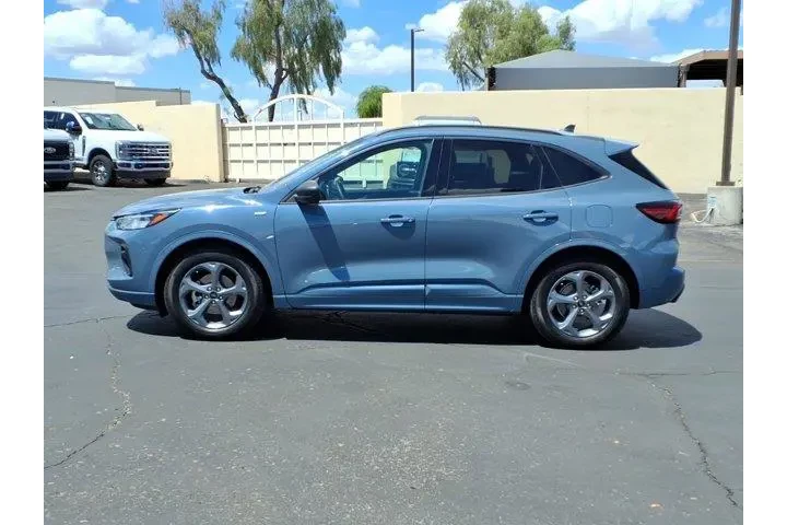 $24027 : Ford Escape 2024 ST-Line 4dr image 3