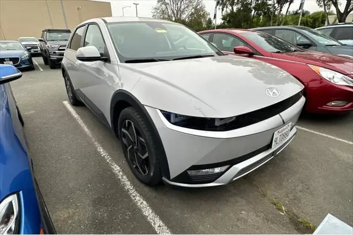 $26990 : Hyundai IONIQ 5 2024 SEL 4dr image 2