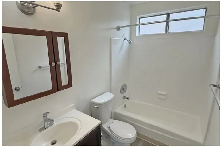 $1580 : 1 Bedroom Apartment Available image 4