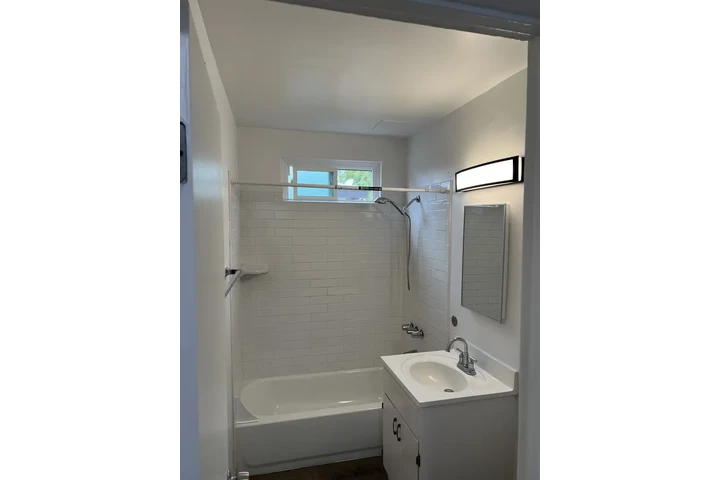 $2195 : CUDAHY APARTAMENTO image 5