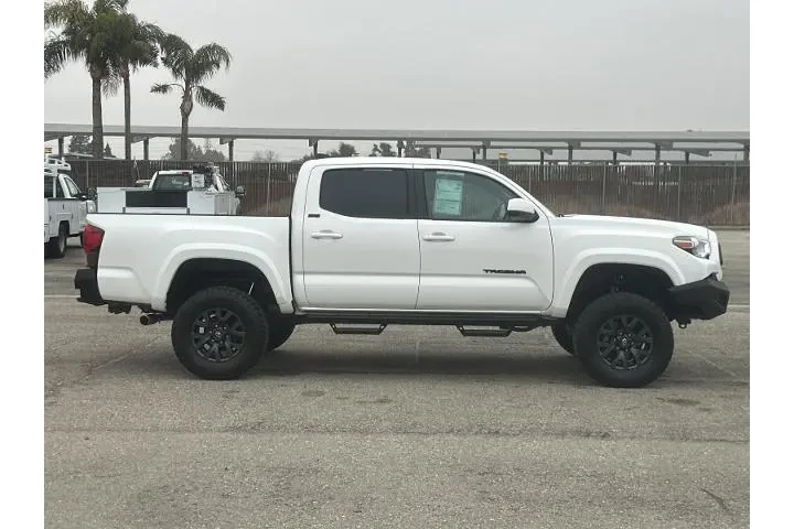 $34370 : Toyota Tacoma 2023 4x2 TRD O image 2