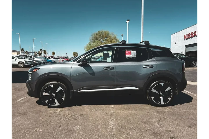 $25937 : Nissan Kicks 2025 SR 4dr Cro image 3