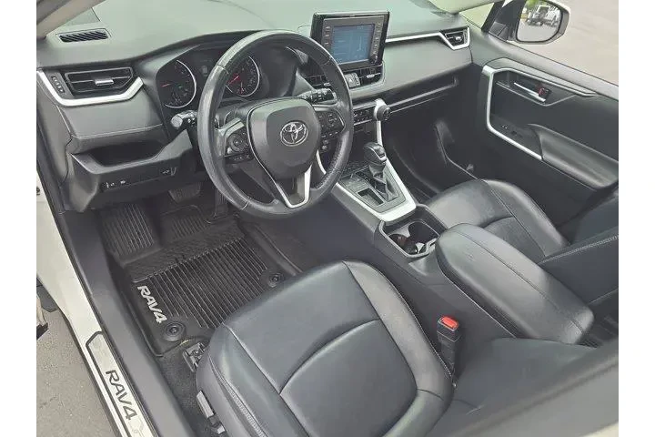 $24995 : Toyota RAV4 2019 XLE Premium image 7