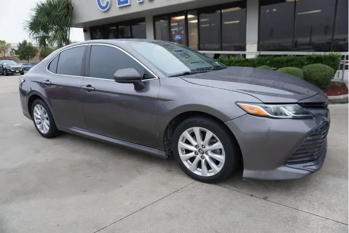 $18988 : Toyota Camry 2019 SE 4dr Sed image 1